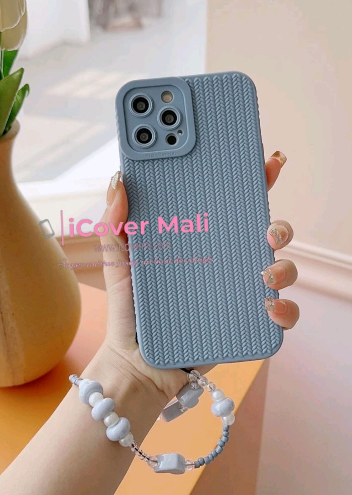 Coque texturée bleu azur avec lanière