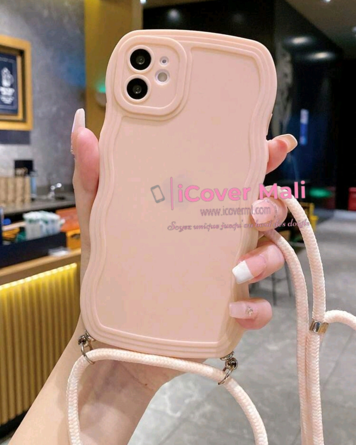 Coque unicolore rose avec lanière