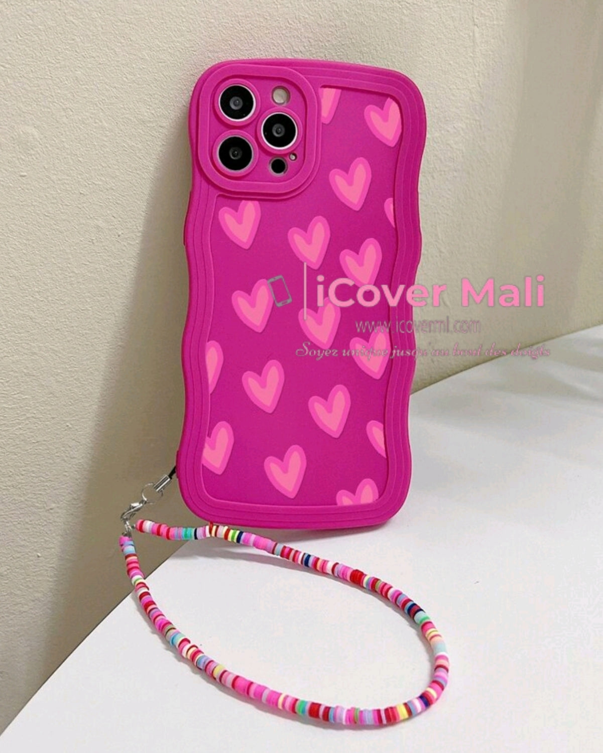 Coque rose motif cœur avec lanière