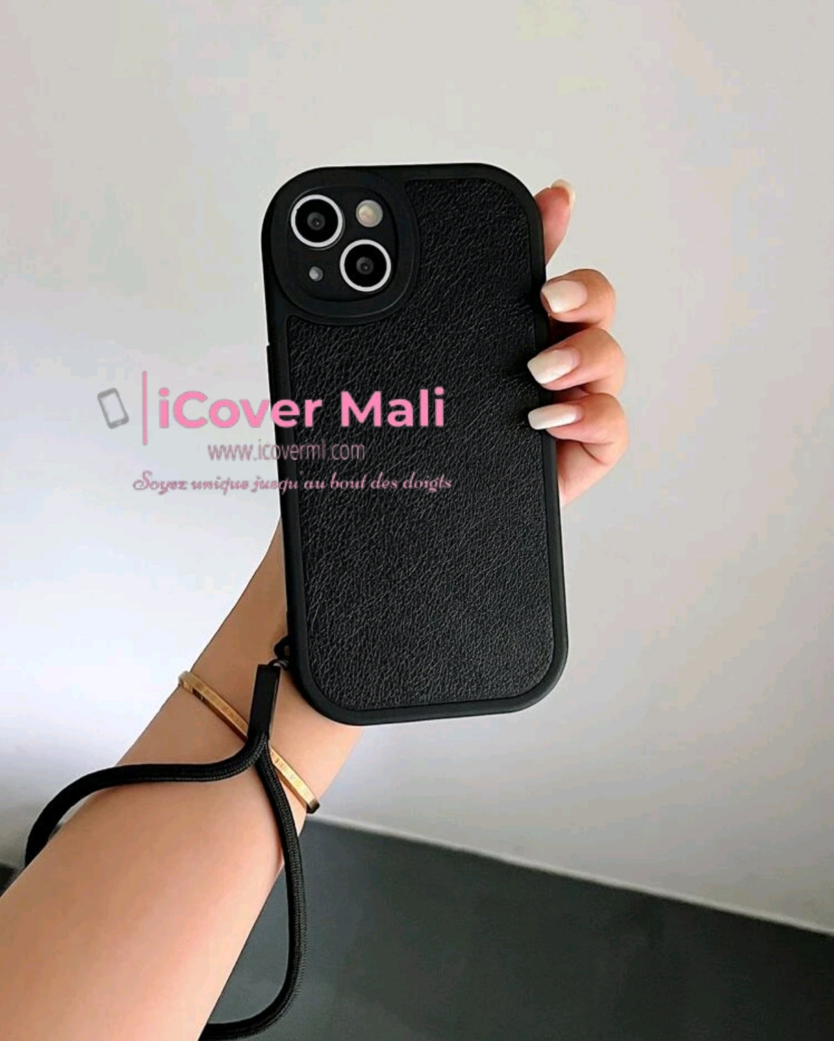 Coque unicolore avec lanière